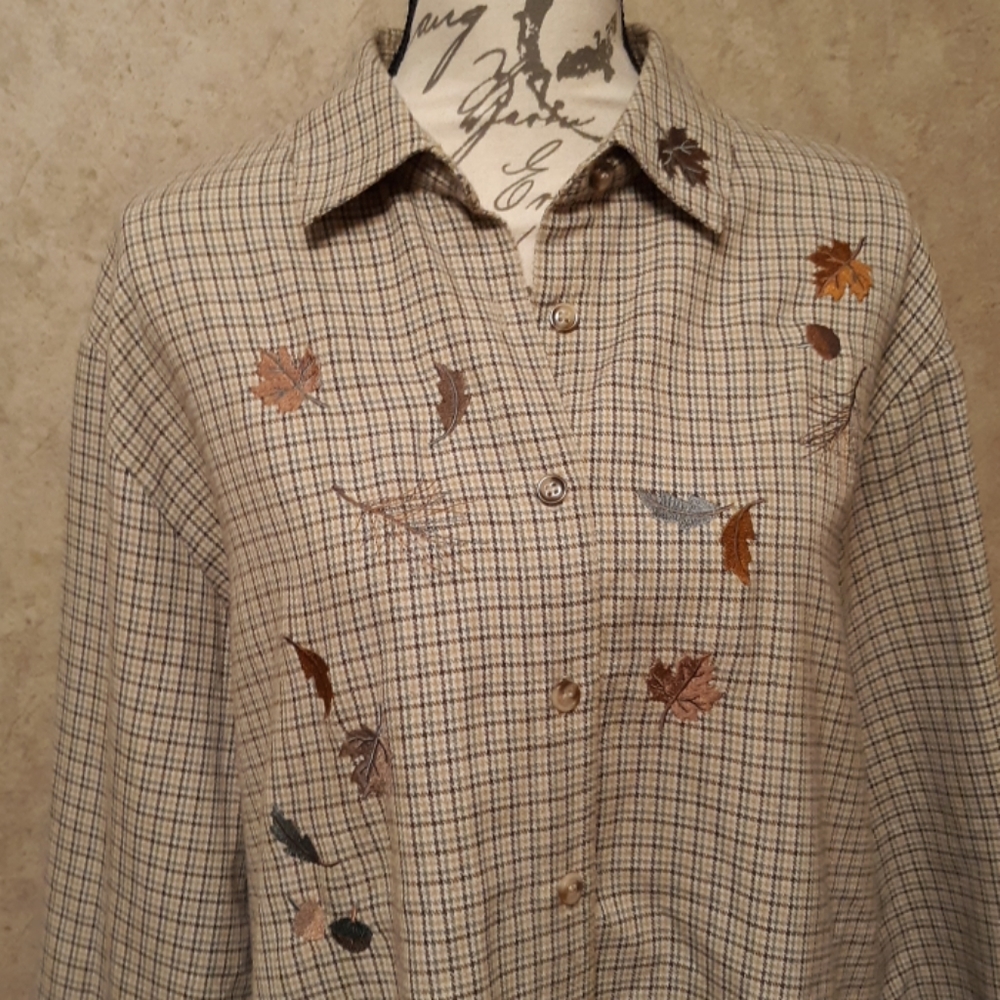 Teddi Woman's beautiful size XL fall top.
